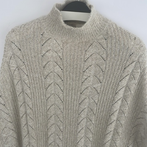 Akamai + Kin Cream Sweater Poncho Pointelle Cable Knit Design and Relaxed Fit OS - Picture 4 of 17